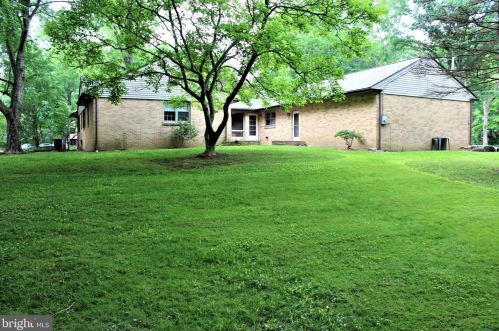 2004 Dogwood Ln, Wilmington, DE 19810-3607