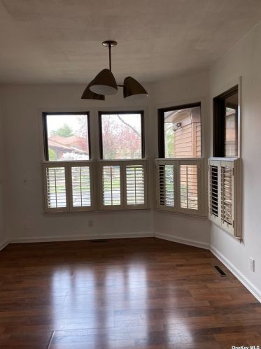 41 Hunt Dr, Muttontown NY  11753-1143 exterior