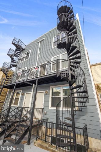 1111 Holbrook Ter, Washington DC 20002-2704 exterior