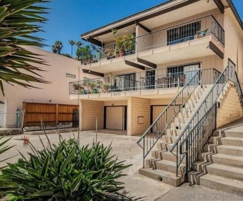 4570 Cove Dr, Carlsbad, CA 92008-4220
