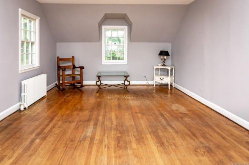 1093 Knollwood Rd, White Plains NY  10603-1100 exterior