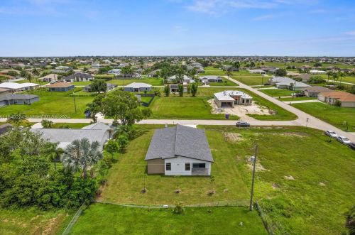 1204 13th Pl, Cape Coral, FL 33909-1526