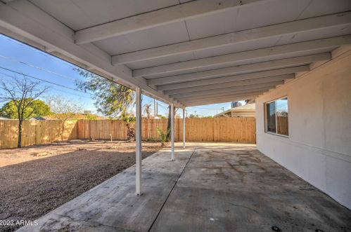 5813 37 Ave, Phoenix AZ 85053-4620 exterior
