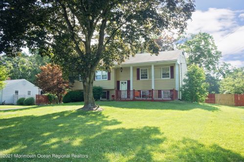 10 Glenmore Rd, East Freehold, NJ 07728-7849