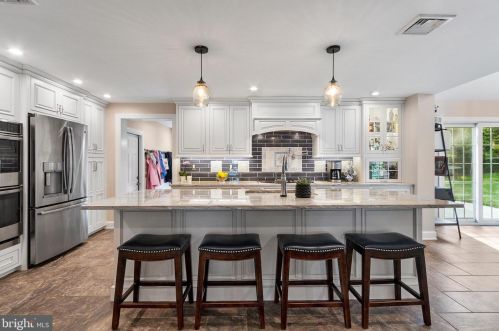 17 Windmill Dr, Southampton PA  18966-2328 exterior