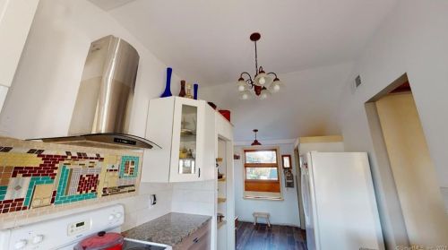 170 Giddings Ave, Windsor CT 06095-3743 exterior