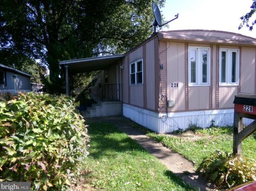 228 Johnson Dr, Fairless Hills, PA 19030-2011