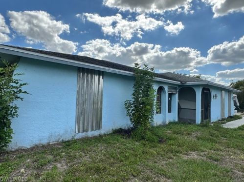 228 Punta Alta Ct, Lehigh Acres, FL 33936-5857