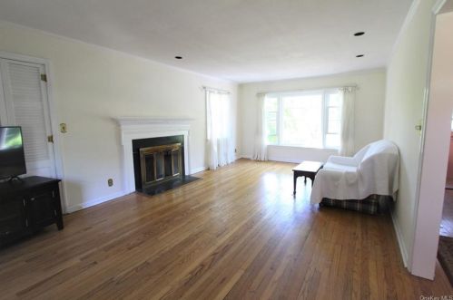 753 North St, White Plains, NY 10605-4401