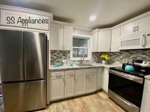 168 Washington Ave, Wheatley Heights NY  11798-2020 exterior