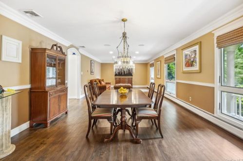 2 Old Farm Ct, West Nyack NY  10994-1210 exterior