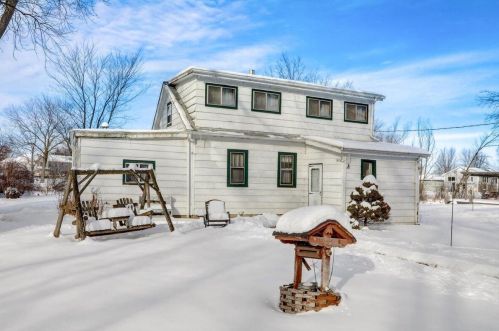 8402 Willow Ln, Waterford, WI 53185-1412
