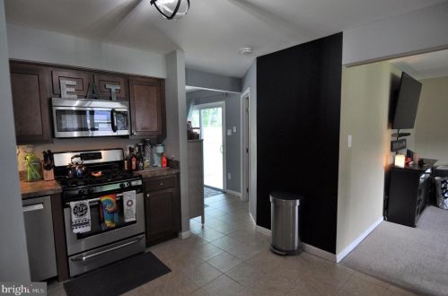 5 Oak Ave, Browns Mills NJ  08015-3215 exterior