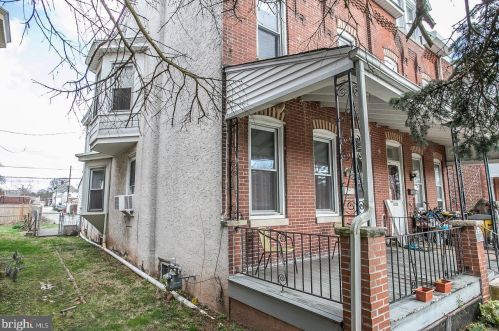 1533 Arch St, Norristown, PA 19401-3560
