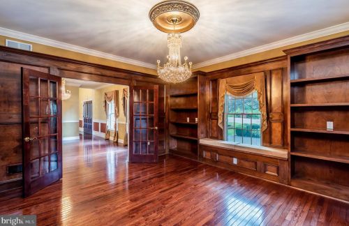 17 Westwind Dr, Lemoyne PA  17043-1233 exterior