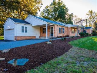 606 Erkwood Dr, Hendersonville, NC 28739-6108