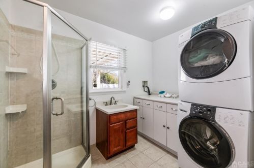 14 Albemarle Rd, East Brunswick NJ  08816-4213 exterior