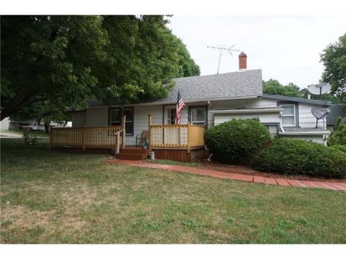 219 4th St, Winterset, IA 50273-1402