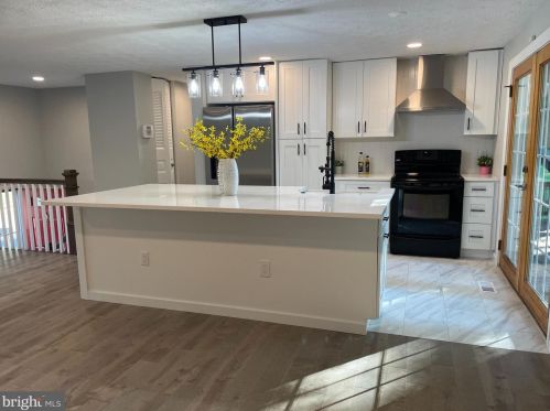 12822 Framingham Ct, Herndon VA  20171-2619 exterior