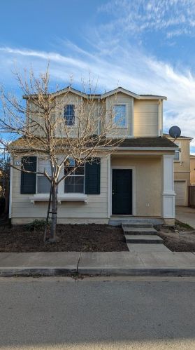 375 Port Ln, Greenfield, CA 93927-5377