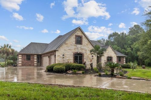 511 County Road 6510, Mont Belvieu TX  77535 exterior