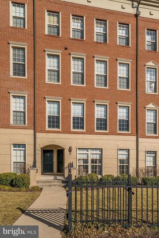 7983 Crescent Park Dr, Gainesville, VA 20155-1564
