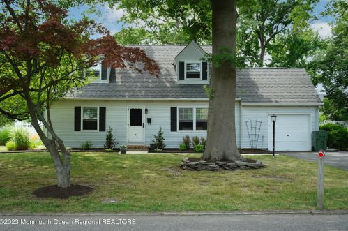 6 Lake Dr, Tinton Falls, NJ 07724-3420