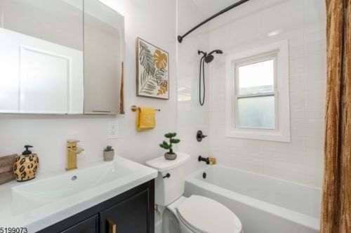 756 Drake Ave, Roselle NJ  07203-2218 exterior