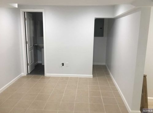 1427 Nelden Rd, Teaneck NJ  07666-6056 exterior