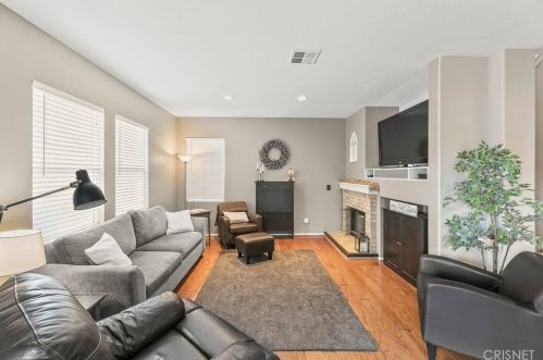 28202 Springvale Ln, Santa Clarita, CA 91384-3814