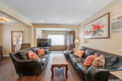 99 Melrose Ave, East Rockaway NY  11518-1005 exterior