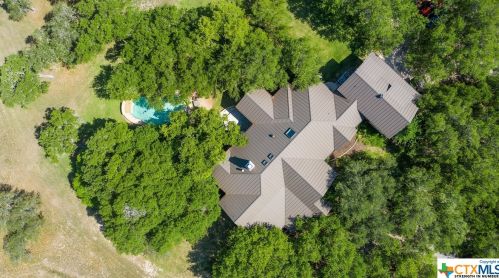 496 Landing Ln, Blanco, TX 78606-5636