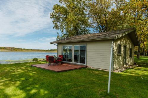 29314 Forest Isle Ln, Waterford, WI 53185-1726