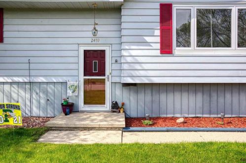 2459 Robinson Ave, Green Bay, WI 54311-5528