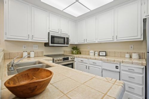 858 Boardwalk Pl, Redwood City CA  94065-1806 exterior