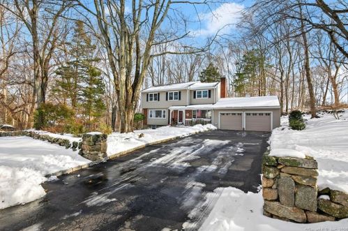 143 Barclay Dr, Stamford, CT 06903-4315