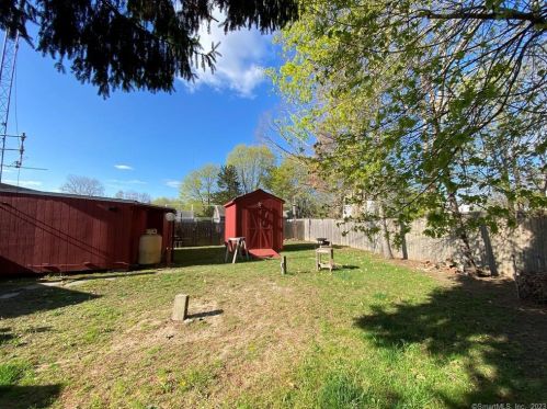30 Woodlawn Ave, Waterford, CT 06385-2044