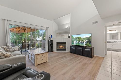 24125 Del Monte Dr, Santa Clarita, CA 91355-3875