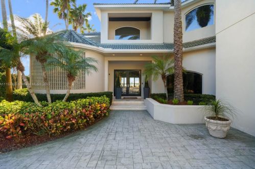 4828 Peninsula Dr, Daytona Beach FL 32127-7203 exterior