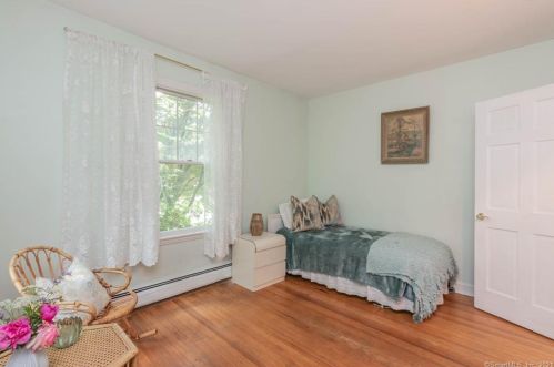 98 Kings Dr, Southport CT  06890-1209 exterior