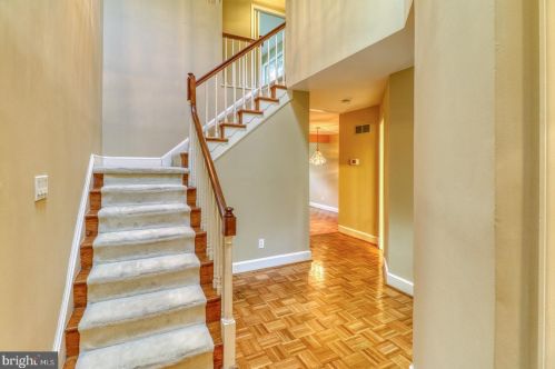 2 Marsh Woods Ln, Wilmington, DE 19810-3942