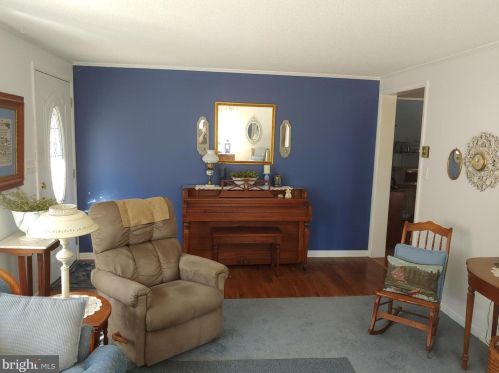 1223 Glatco Lodge Rd, Hanover, PA 17331-6881