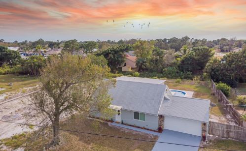 982 Damask Ave, Fort Pierce, FL 34983-4013