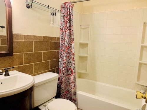 1 Ruth Ct, Middletown NY  10940-5328 exterior