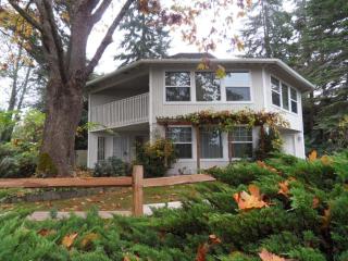 21011 Damson Rd, Lynnwood, WA 98036-8635