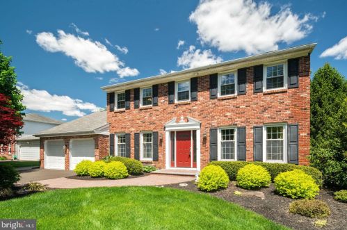 15 Treeline Dr, Southampton, PA 18966-2837