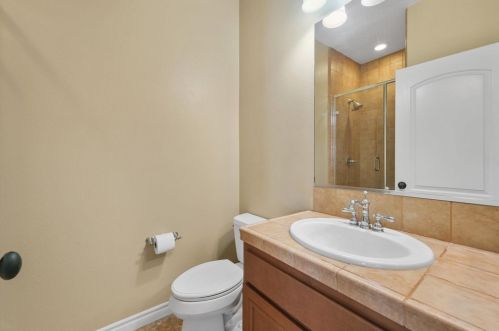 1050 Straightaway Ct, Oceanside CA  92057-1949 exterior