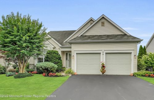 107 Skyline Dr, Lakewood, NJ 08701-5739