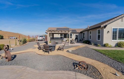 4025 Ashford Cir, Hollister CA  95023-8966 exterior