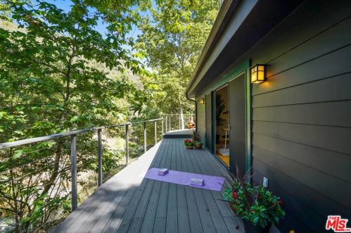 204 Topanga Canyon Blvd, Topanga CA  90290-3837 exterior